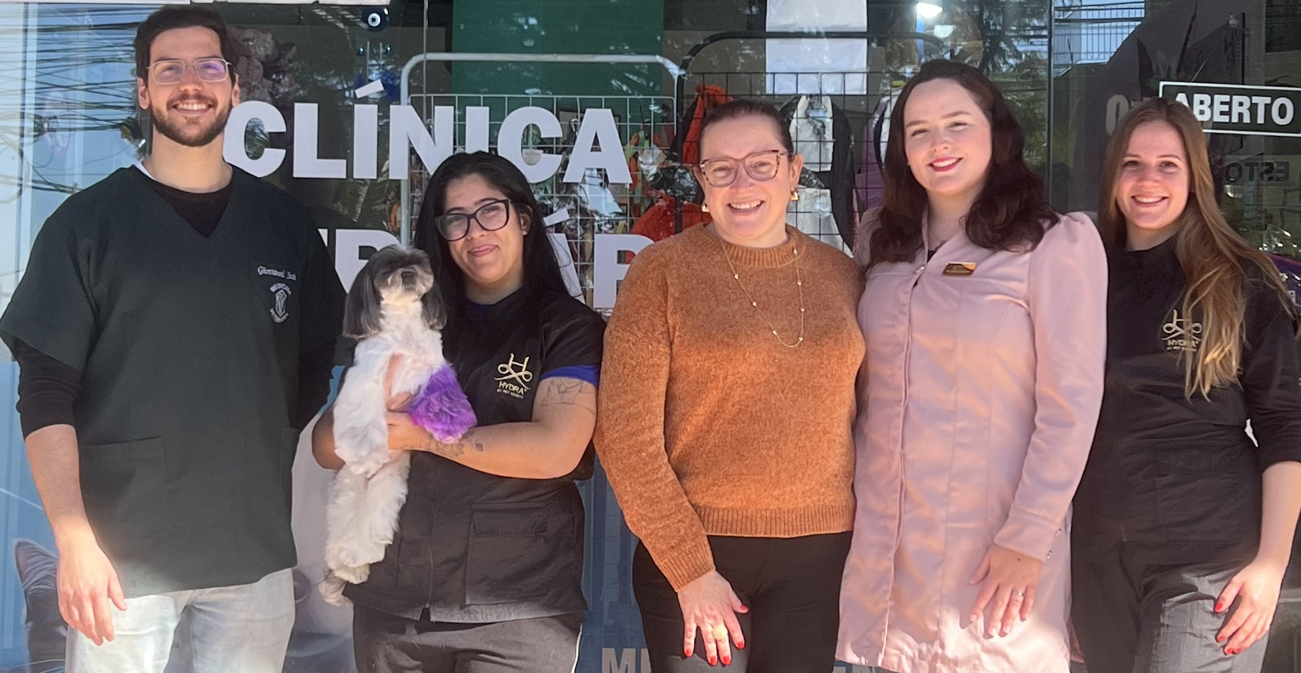 Cães e gatos felizes